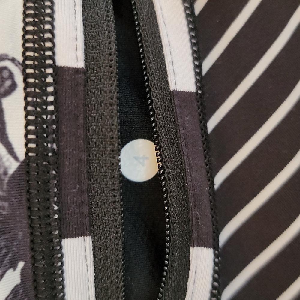 Lululemon - Picture 3 of 8